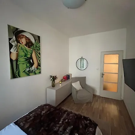 Cozy With Balcony Apartmán