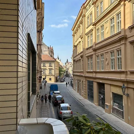 Cozy With Balcony Praga